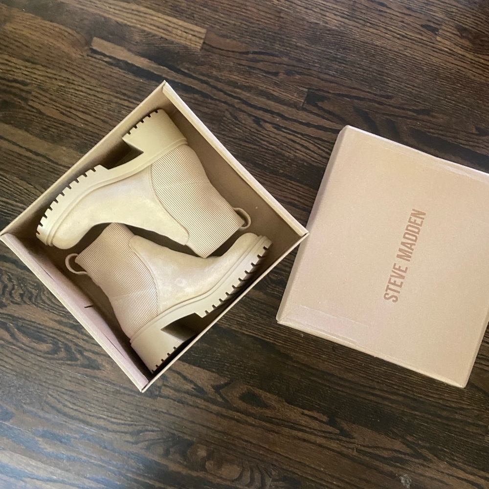 Steve Madden Holley sand suede boots
